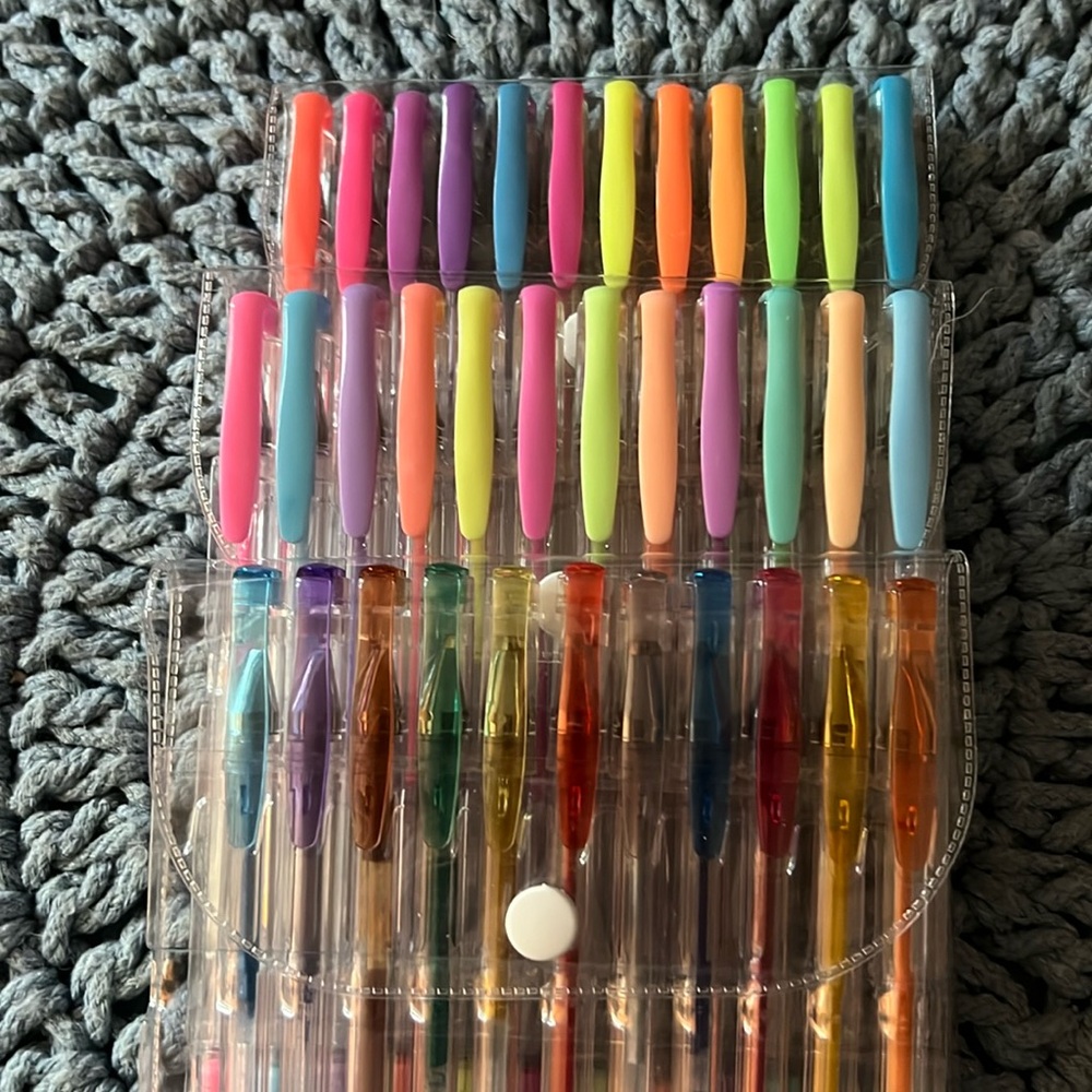 35 Embroiderex Gel Pens, 0.9mm tips
